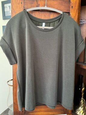 Tamari Tee Size Medium Soft Oversized Olive Green Cuffed Short-Sleeve Tee. NWOT